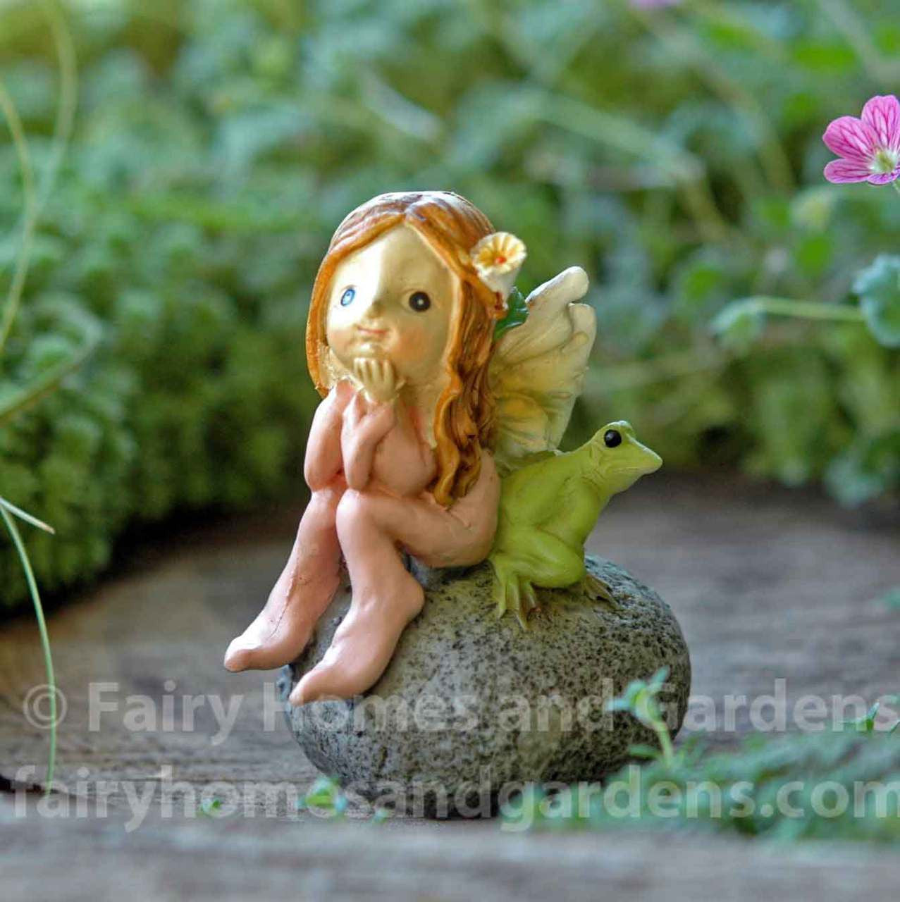 Little Fairy with Tiny Frog