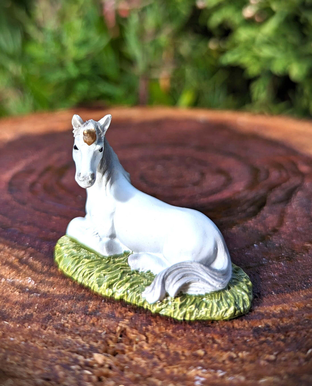 Miniature Kneeling Unicorn
