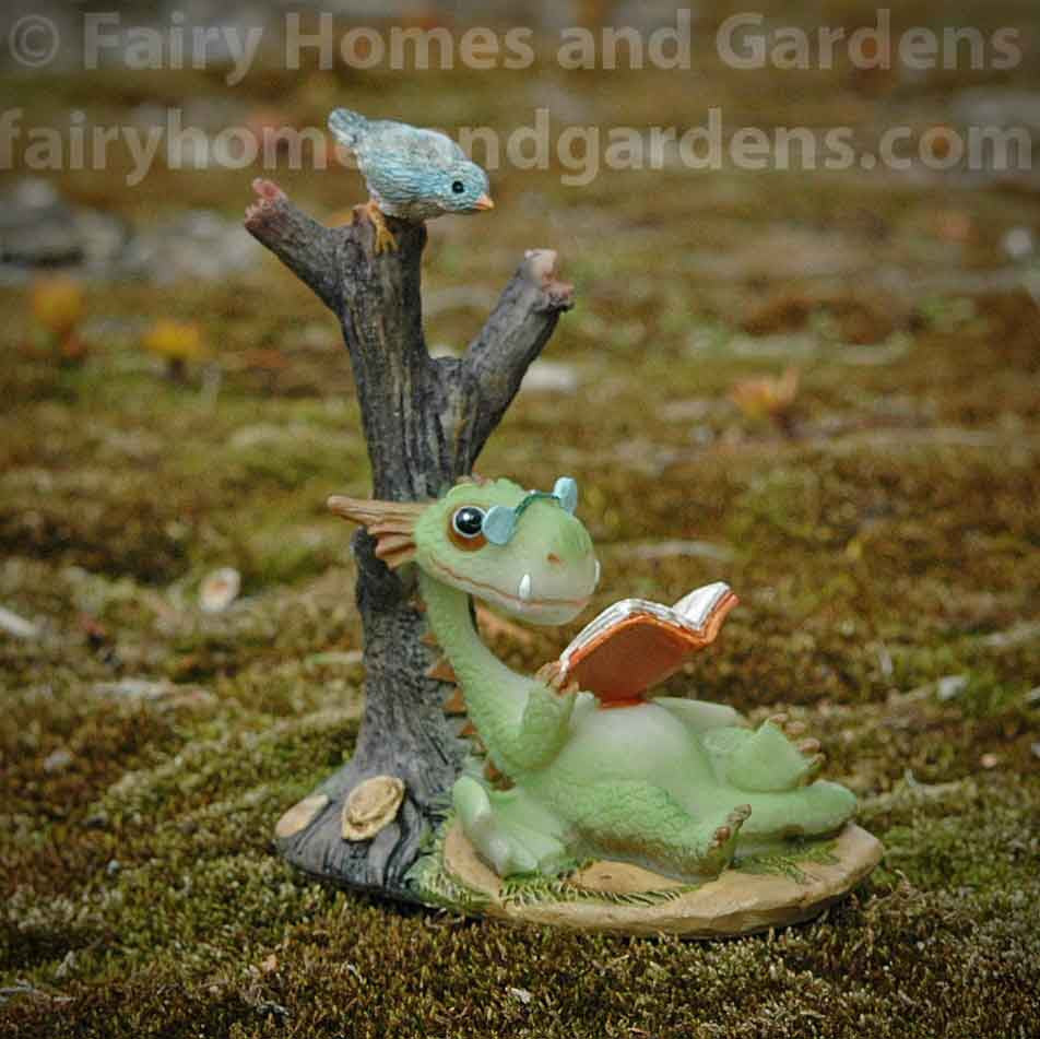 Top Collection Dragon Reading Figurine 