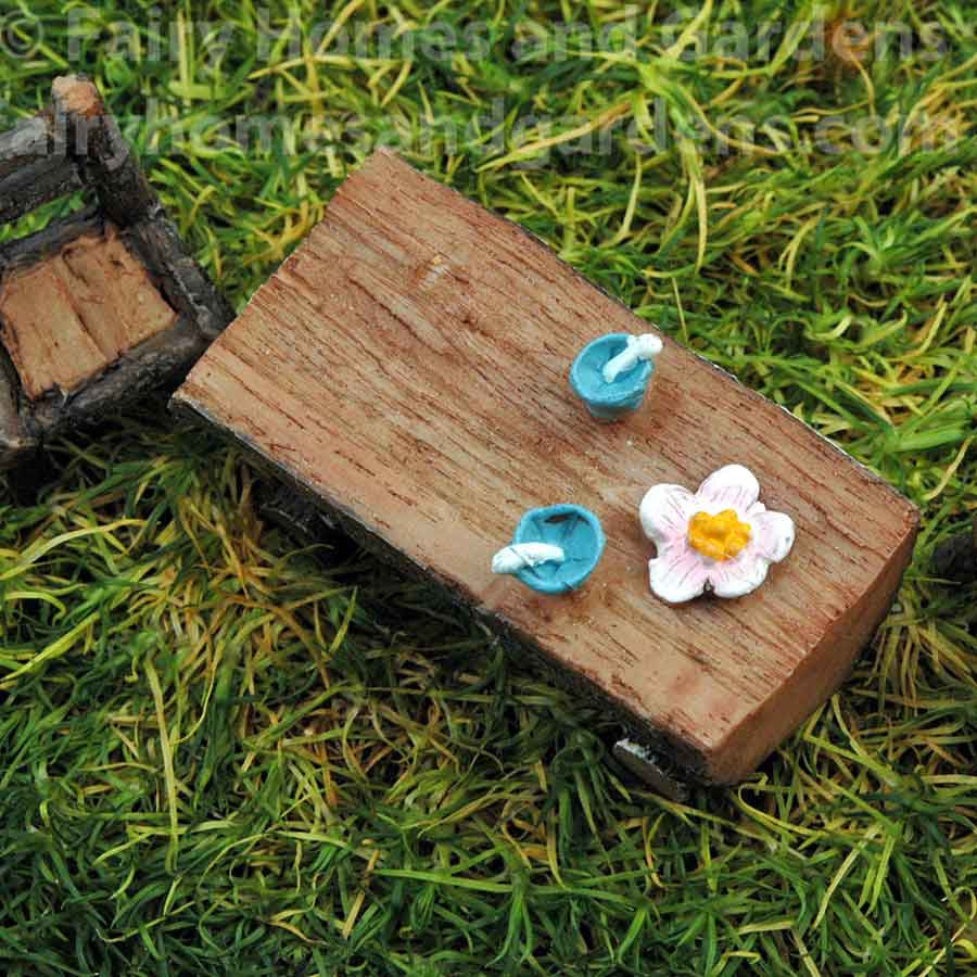 Top Collection Log Table and Chairs Set - Close UP View