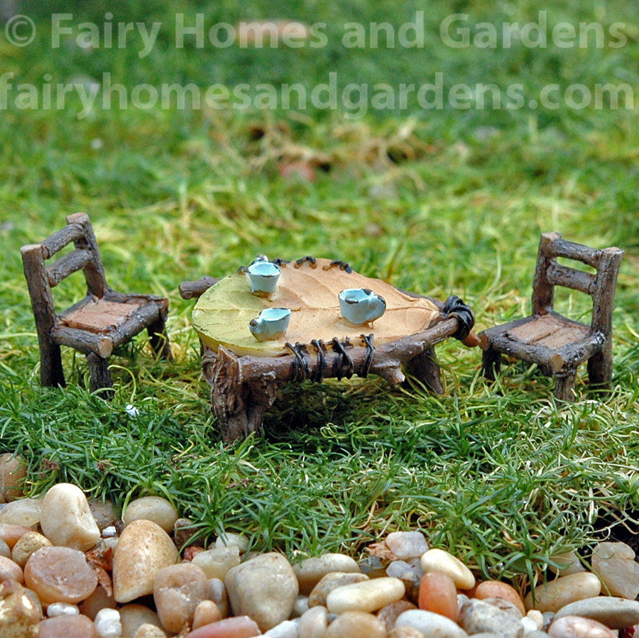Top Collection Miniature Leaf Table and Chairs