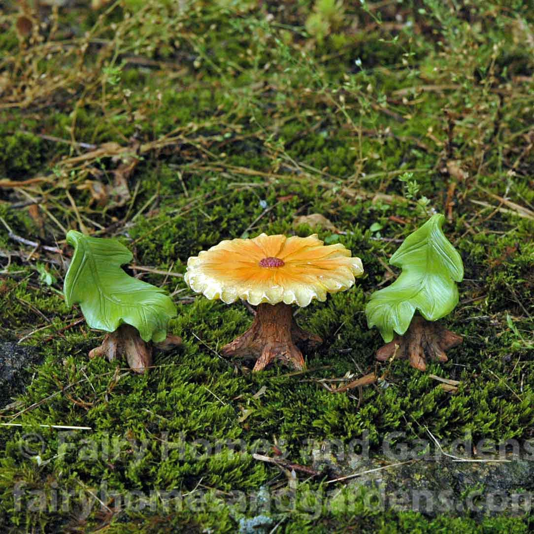 Woodland Knoll Daisy Table and Leaf Chairs Set