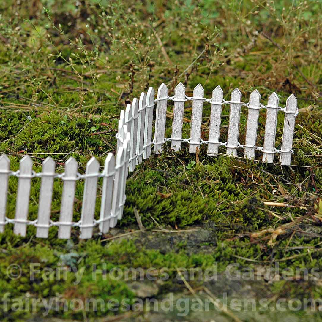 Woodland Knoll Miniature White Picket Fence