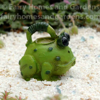 miniature-frog-watering-can.jpg
